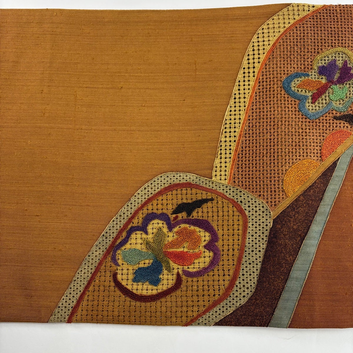 美品】 袋帯 秀品 紬地 関西仕立て 草花 幾何学模様 刺繍 山吹茶色