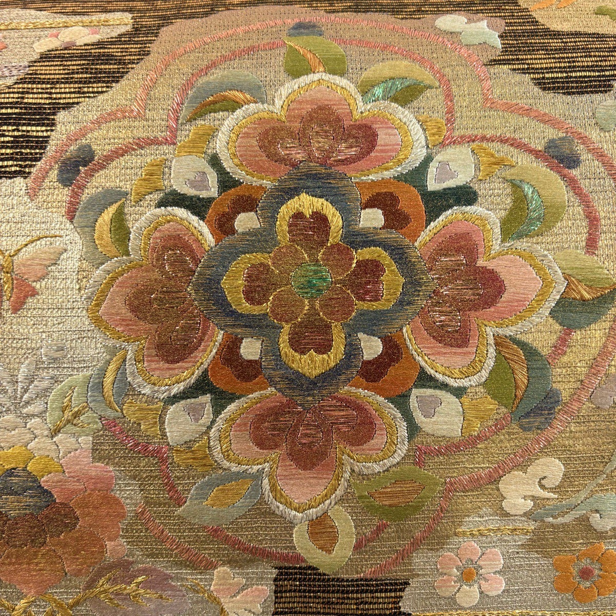 美品】 袋帯 秀品 華文 草花 金銀彩 箔 金茶 お太鼓柄 正絹｜中古