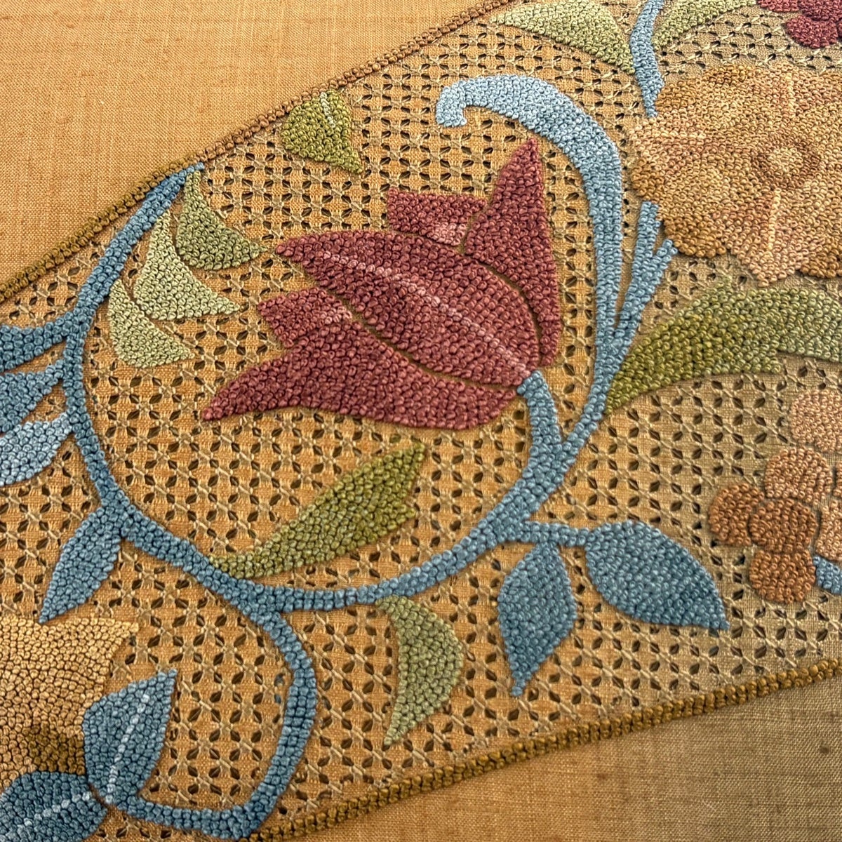 美品】 名古屋帯 秀品 紬地 花唐草 相良刺繍 汕頭刺繍 山吹茶色 正絹
