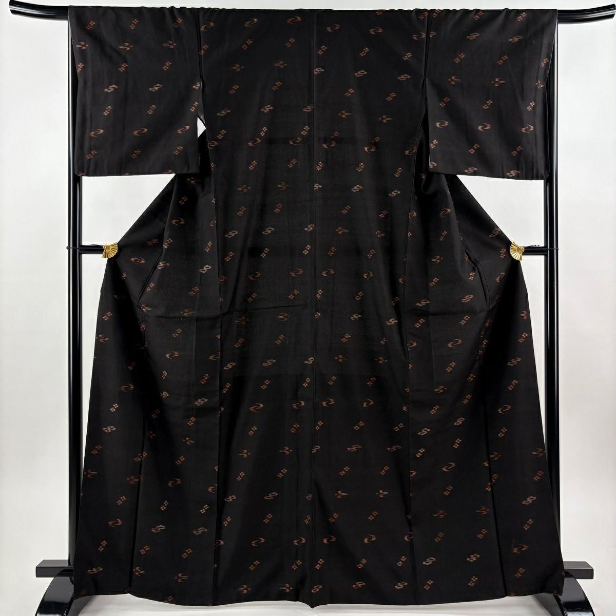 美品】 紬 身丈161.5cm 裄丈65.5cm M 袷 久米島紬 証紙あり 幾何学模様
