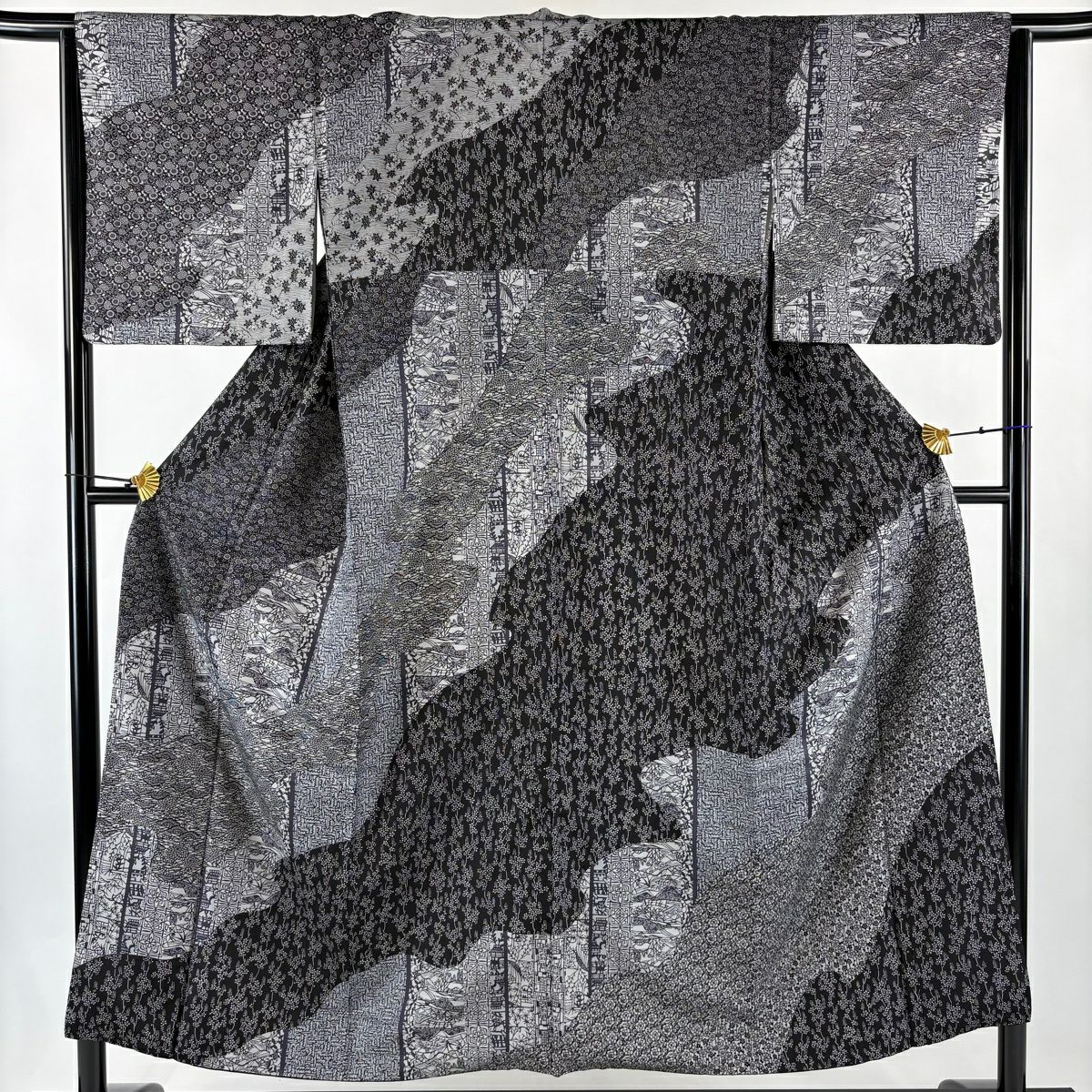 美品】 小紋 身丈160cm 裄丈64.5cm M 薄物 大島紬地 証紙あり 幾何学