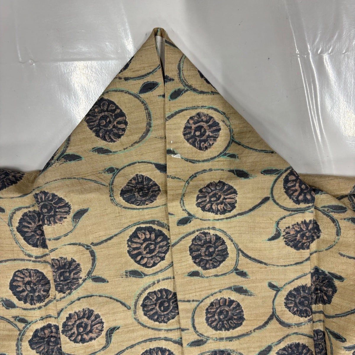 美品】 小紋 身丈151.5cm 裄丈64cm M 袷 紬地 花唐草 薄黄土色 正絹