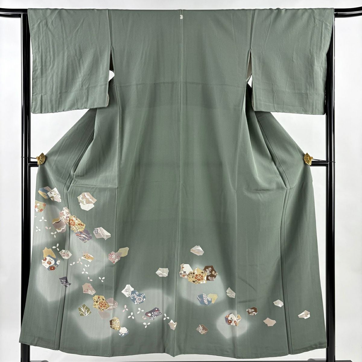 色留袖 身丈162.5cm 裄丈66cm 正絹 名品 【中古】 色留袖 身丈162.5cm 裄丈66cm M 袷 鬘帯 桜 金糸 金彩 薄小豆 正絹 秀