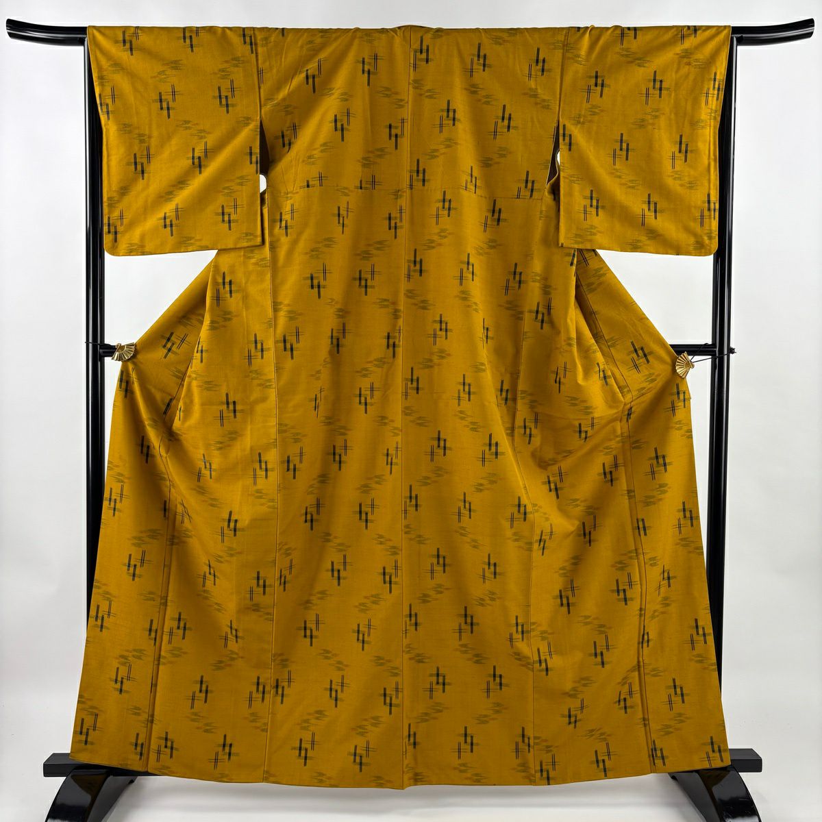 紬 身丈159.5cm 裄丈64cm M 袷 燕 井桁絣 焦茶色 正絹 秀品｜中古