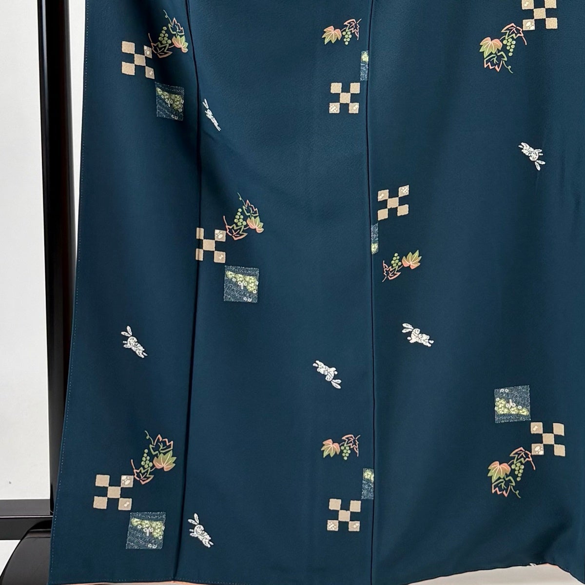 美品】 小紋 身丈165cm 裄丈65cm M 袷 うさぎ 葡萄 深緑 正絹 秀品