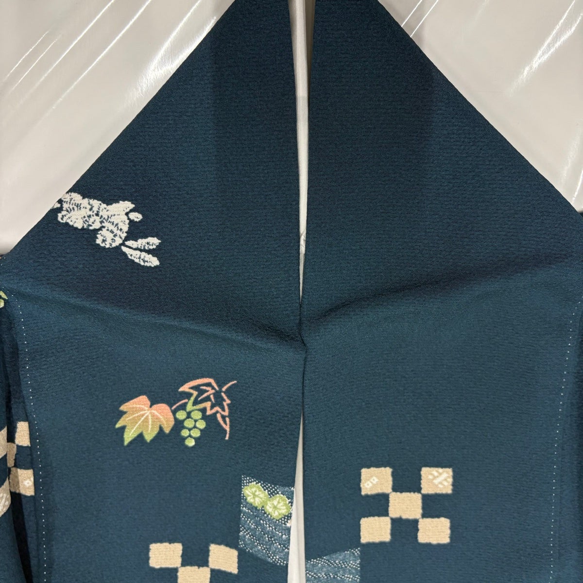 美品】 小紋 身丈165cm 裄丈65cm M 袷 うさぎ 葡萄 深緑 正絹 秀品