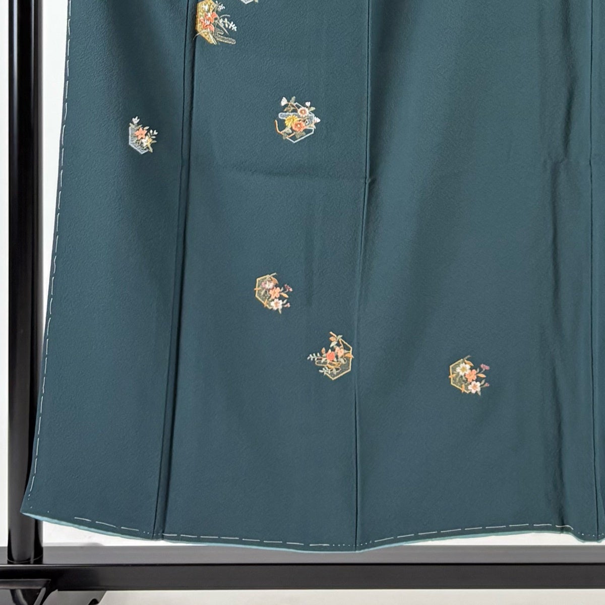 付下げ 身丈153cm 裄丈61cm S 袷 草花 霞 金糸 刺繍 深緑 正絹 秀品