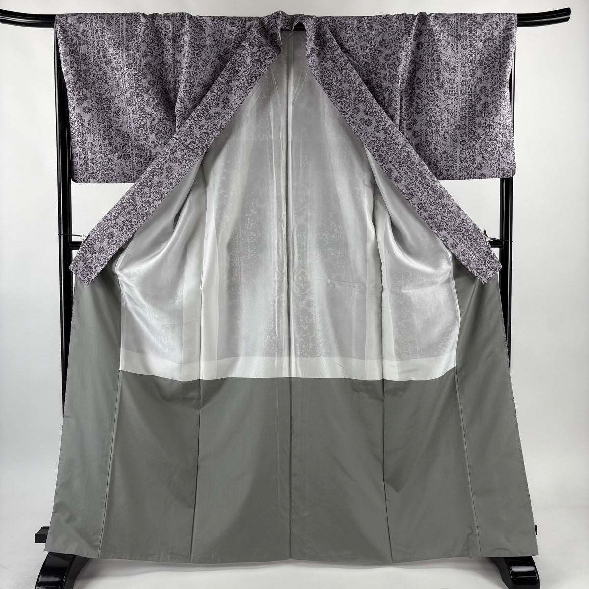 美品】 小紋 身丈166.5cm 裄丈67.5cm L 袷 紬地 草花 雪輪 薄紫 正絹