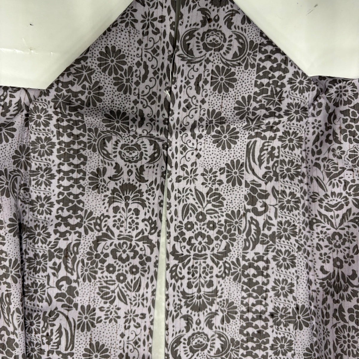 美品】 小紋 身丈166.5cm 裄丈67.5cm L 袷 紬地 草花 雪輪 薄紫 正絹