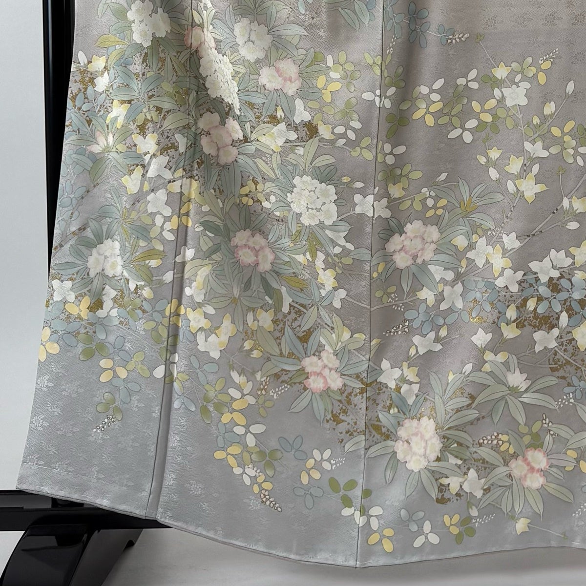 訪問着 身丈162.5cm 裄丈65cm M 袷 落款あり 枝花 萩 金彩 灰色 正絹 訪問着 身丈162.5cm 裄丈65cm M 袷 落款あり 枝花 萩 金彩 灰色 正絹