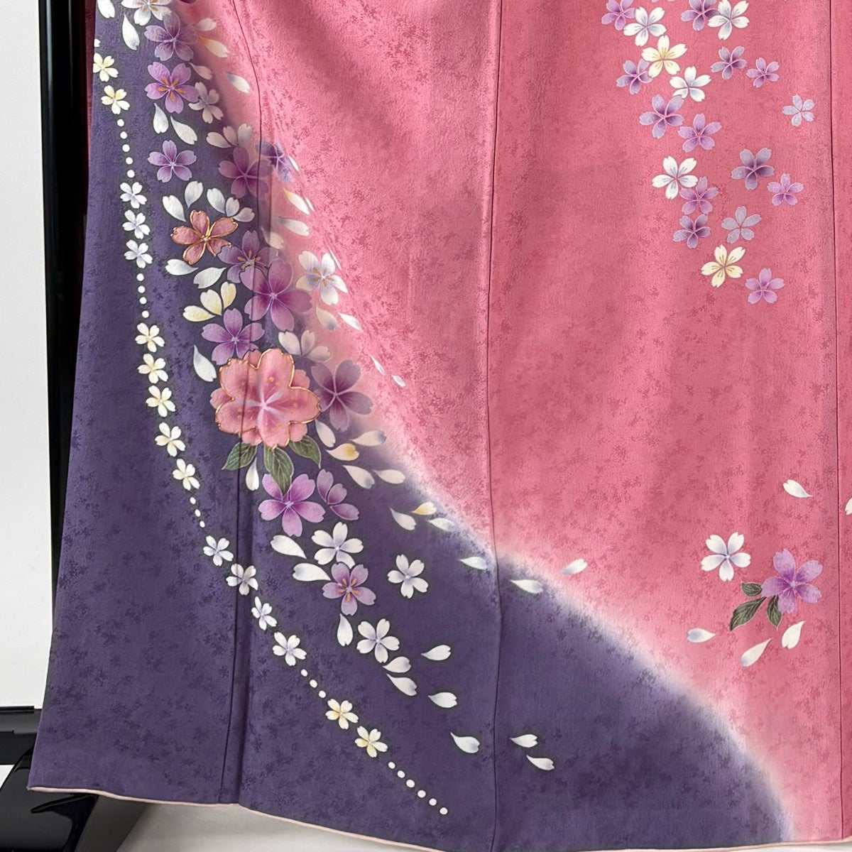 付け下げ　金駒刺繍　桜　花吹雪　花びら　ぼかし染　着物　035k 振袖 身丈167.5cm 裄丈68cm L 袷 桜 花びら 金糸 染め分け ピンク 正絹