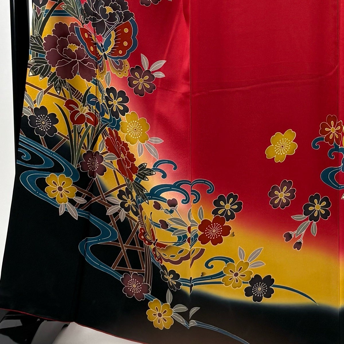 美品】 振袖 身丈164cm 裄丈67cm M 袷 蝶 牡丹 染め分け ぼかし 赤