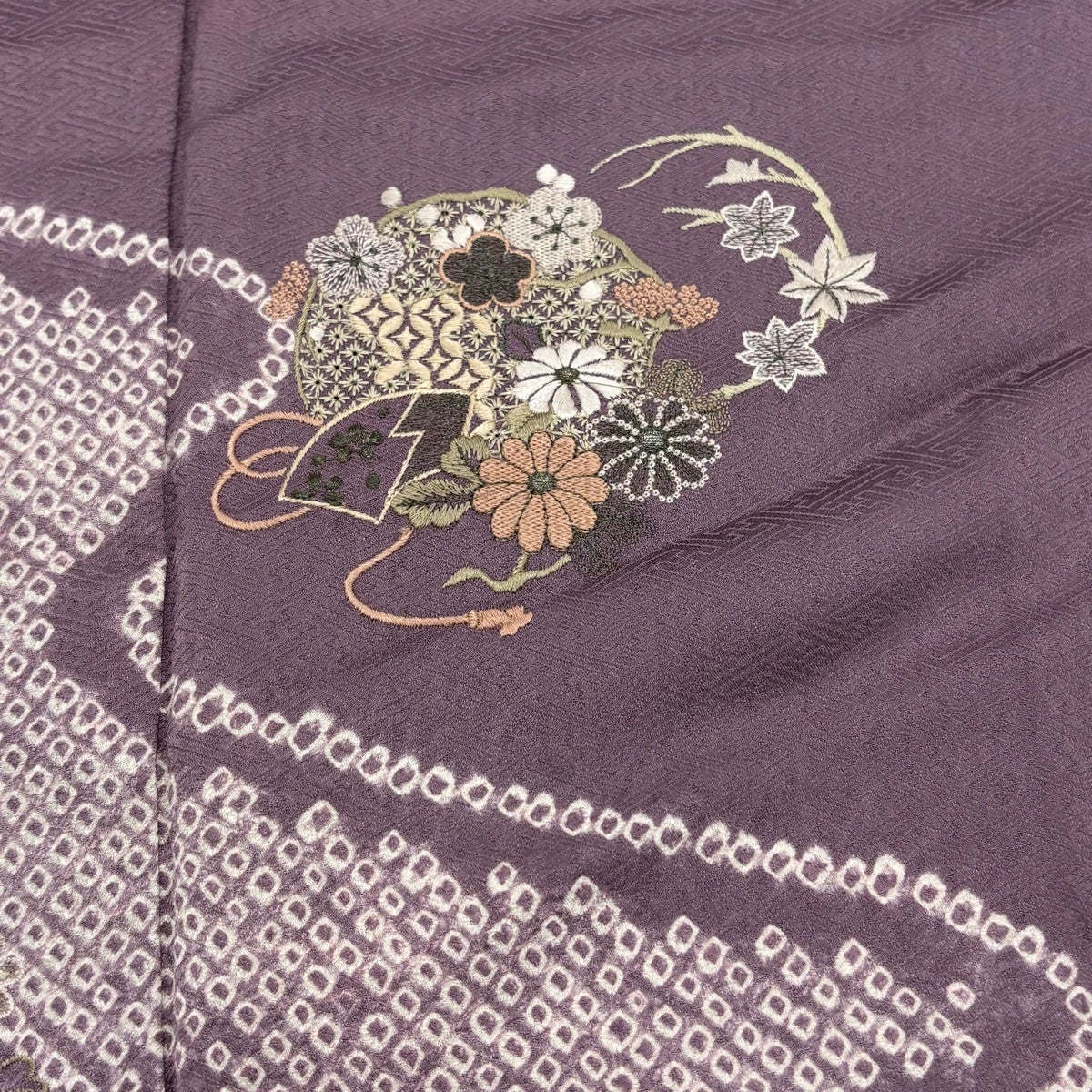 付下げ 身丈160cm 裄丈66.5cm M 袷 花丸文 霞 刺繍 絞り 紫 正絹 秀品