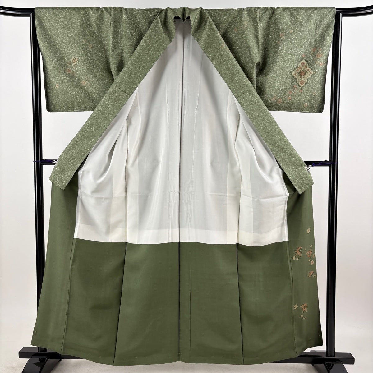 美品　正絹 紬 裄69cm 若草色 灰緑 霞横段 粋を愉しむ 現代的な装い 美品】 訪問着 身丈160cm 裄丈64.5cm M 袷 紬地 華文 花唐草 灰緑 正絹