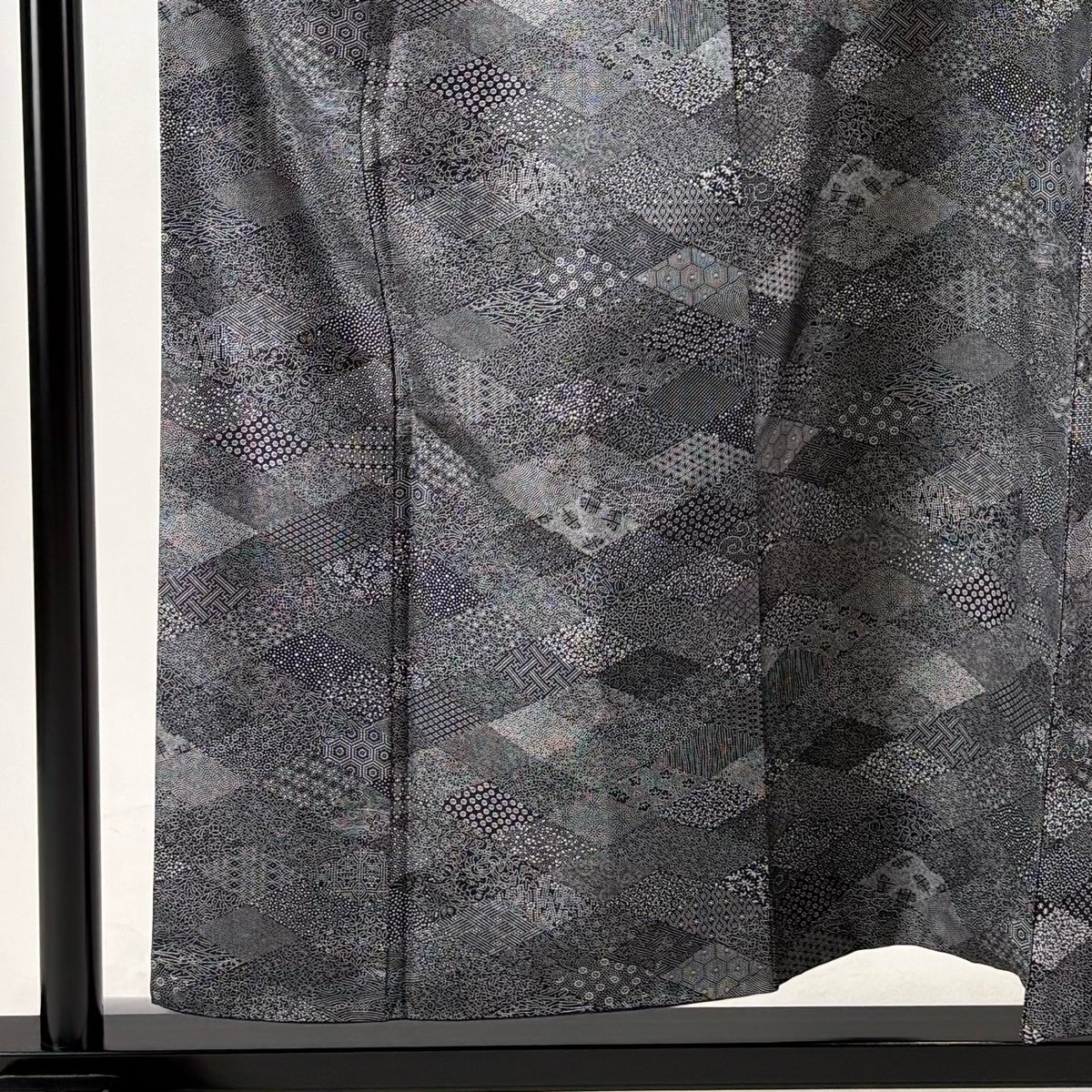 美品】 小紋 身丈156cm 裄丈64.5cm M 袷 寄せ柄 七宝 黒灰 正絹 秀品