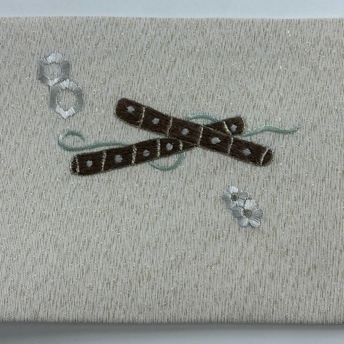 美品】 名古屋帯 秀品 笛 紅葉 刺繍 金通し クリーム 正絹｜中古・古着