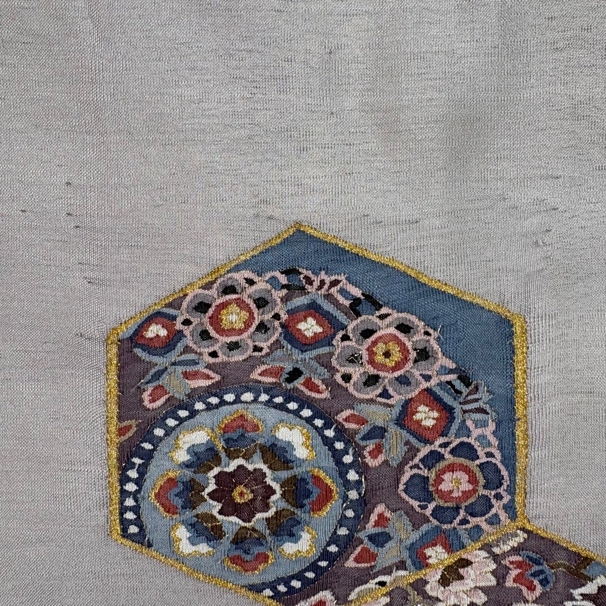 名古屋帯 秀品 亀甲 草花 金糸 灰茶 正絹｜中古・古着・リサイクル着物