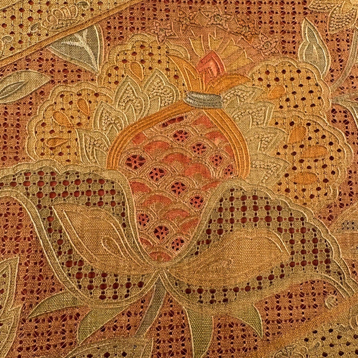 美品】 袋帯 秀品 紬地 草花 菱 刺繍 茶緑色 お太鼓柄 正絹｜中古