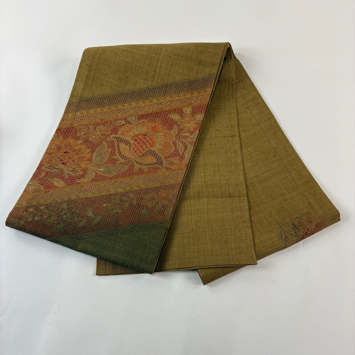 美品】 袋帯 秀品 紬地 草花 菱 刺繍 茶緑色 お太鼓柄 正絹｜中古
