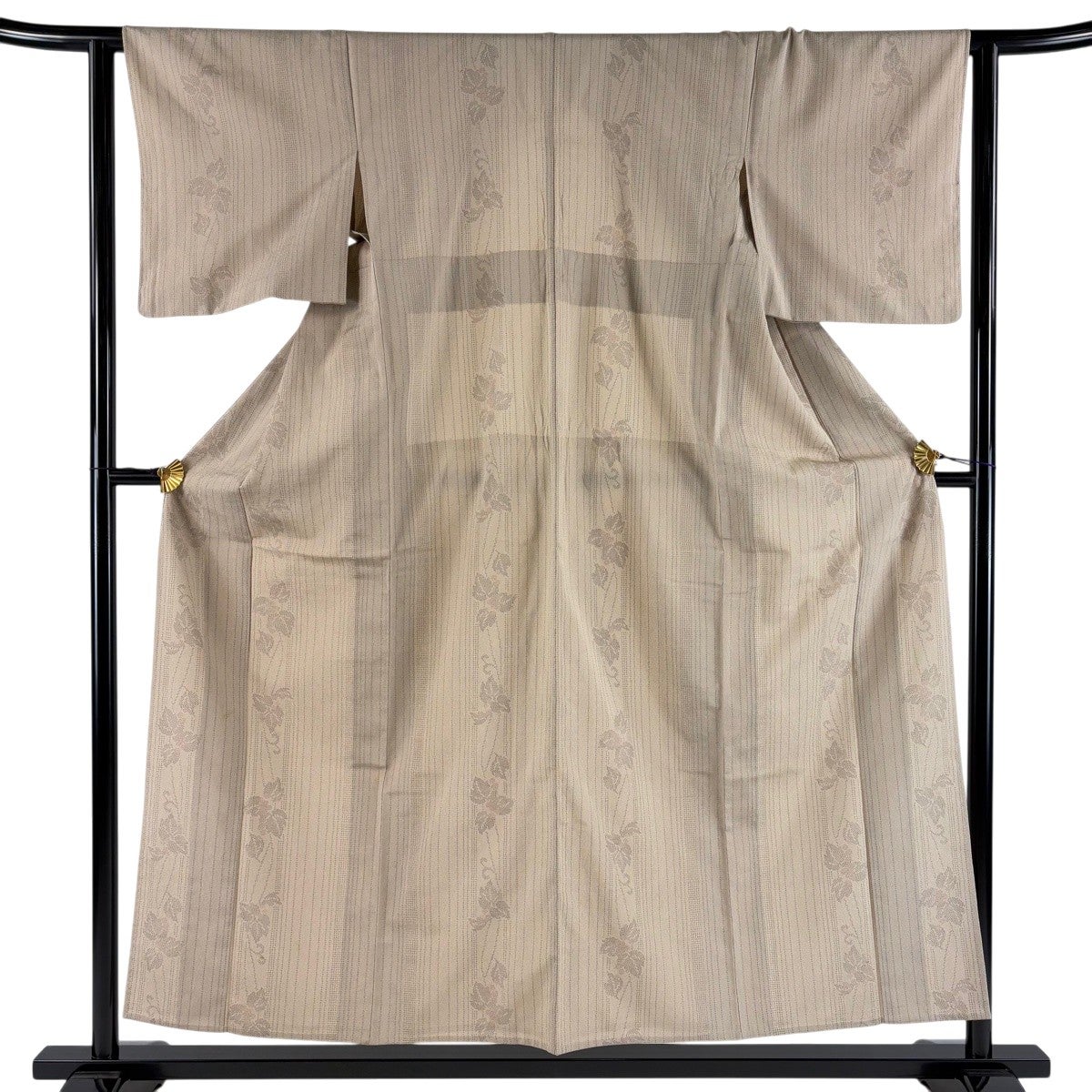 紬 身丈159cm 裄丈63cm S 単衣 兎 段縞 クリーム 正絹 秀品｜中古