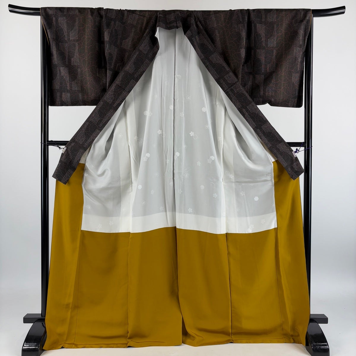 美品】 小紋 身丈173cm 裄丈67.5cm L 袷 紬地 やまと 葉柄 縞 焦茶色