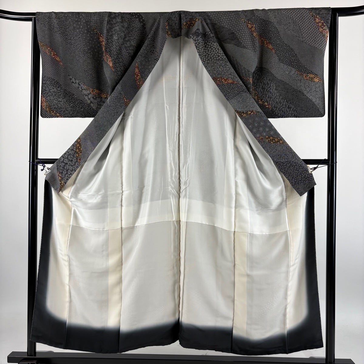 美品】 小紋 身丈152.5cm 裄丈65cm M 袷 染谷梅治 落款あり 花唐草 美品】 小紋 身丈152.5cm 裄丈65cm M 袷 染谷梅治 落款あり 花唐草