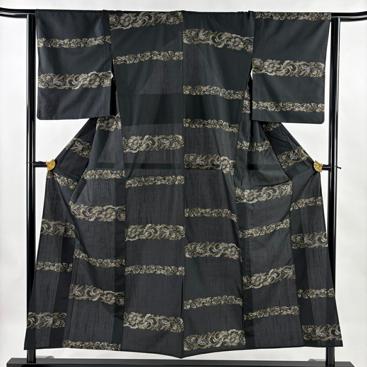 紬 身丈151cm 裄丈64.5cm M 単衣 バチ衿 井桁絣 流水 ピンク 正絹 秀品