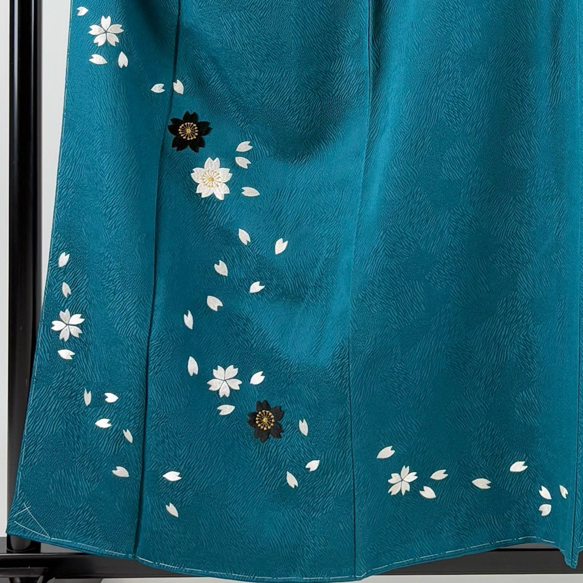 付下げ 身丈157.5cm 裄丈65.5cm M 袷 桜 桜の花びら 刺繍 金糸 青緑