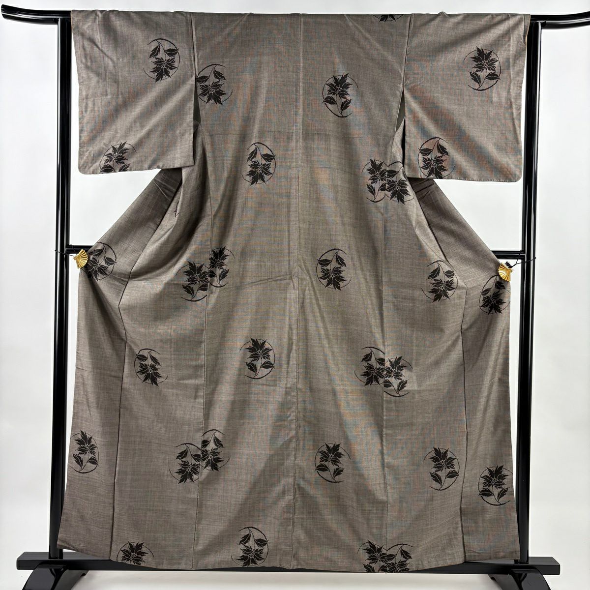 【美品】 紬 身丈160.5cm 裄丈61.5cm 正絹 秀品 【中古】 紬 身丈160.5cm 裄丈66cm M 袷 茶色 正絹 秀品 一つ紋｜中古・古着