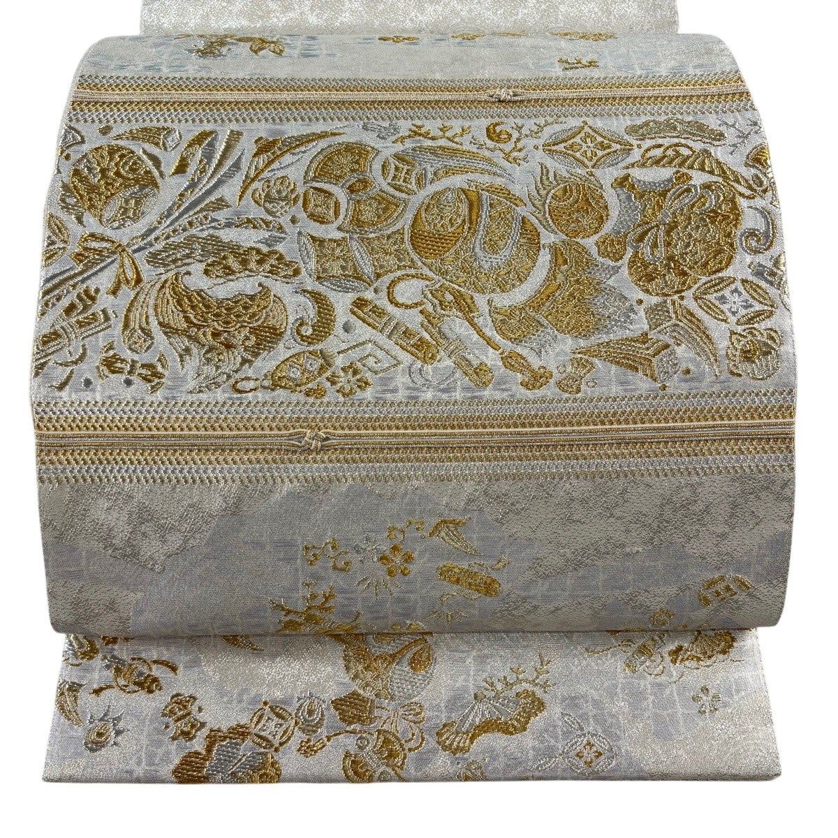 美品】 袋帯 名品 草花 立涌 金銀糸 ベージュ お太鼓柄 正絹｜中古