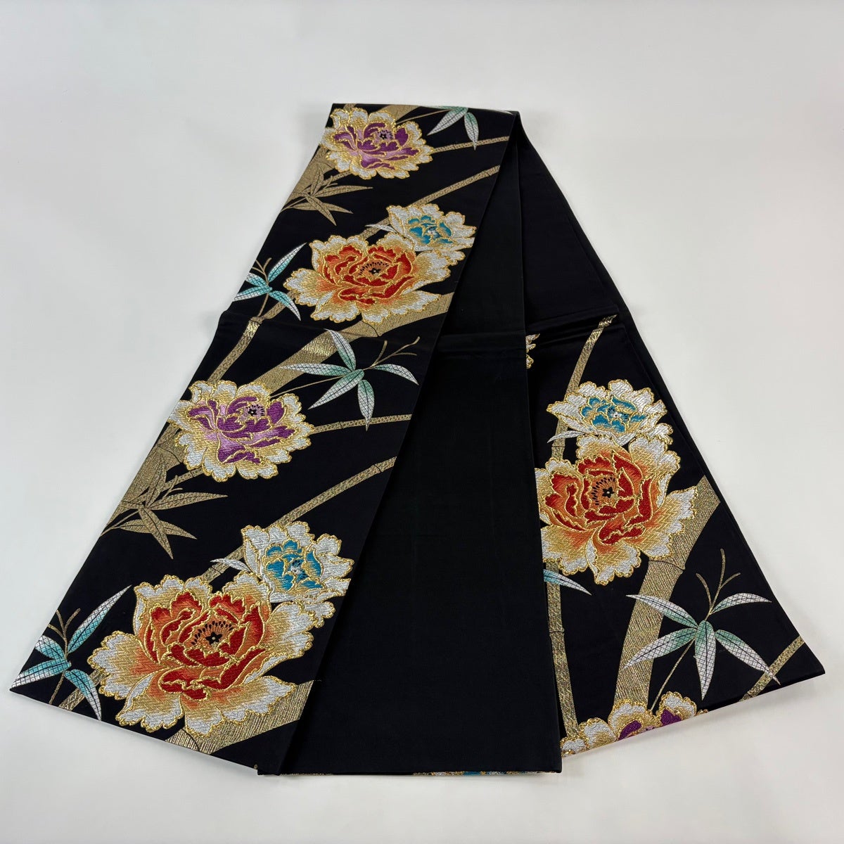 美品】 袋帯 秀品 牡丹 竹 刺繍 金銀糸 黒 六通 正絹｜中古・古着