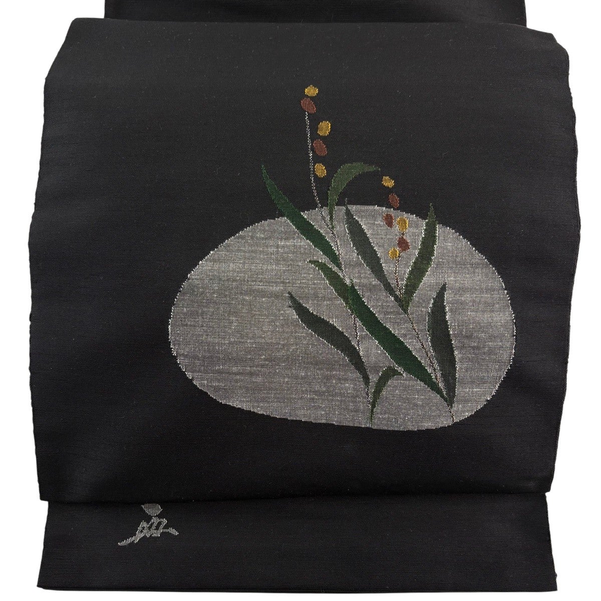 美品】 名古屋帯 名品 落款あり 能州紬 八寸名古屋帯 草花 銀糸 墨色 美品】 名古屋帯 名品 落款あり 能州紬 八寸名古屋帯 草花 銀糸 墨色