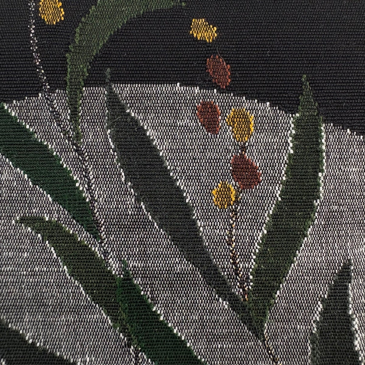 美品】 名古屋帯 名品 落款あり 能州紬 八寸名古屋帯 草花 銀糸 墨色