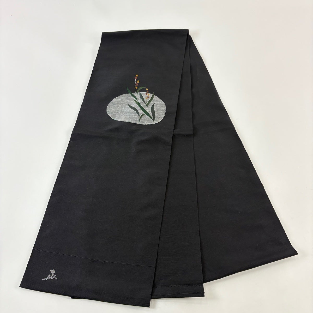 美品】 名古屋帯 名品 落款あり 能州紬 八寸名古屋帯 草花 銀糸 墨色