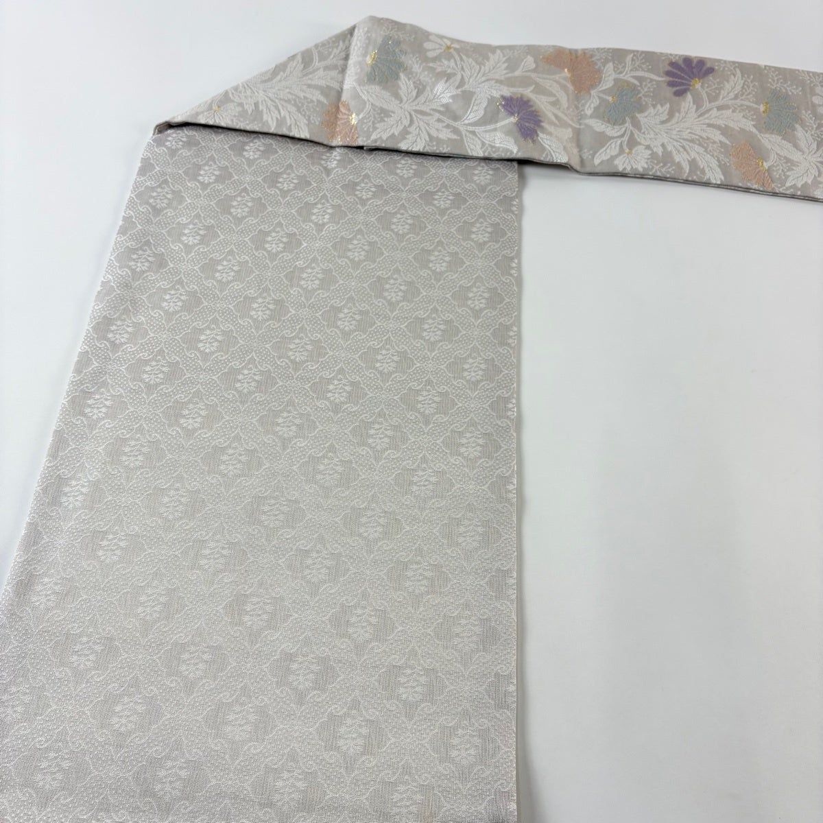 美品】 名古屋帯 名品 草花 唐織 箔 灰白 正絹｜中古・古着