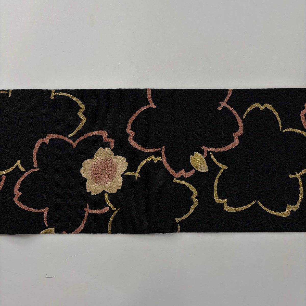 名古屋帯 秀品 桜 桜の花びら 金彩 黒 正絹｜中古・古着・リサイクル