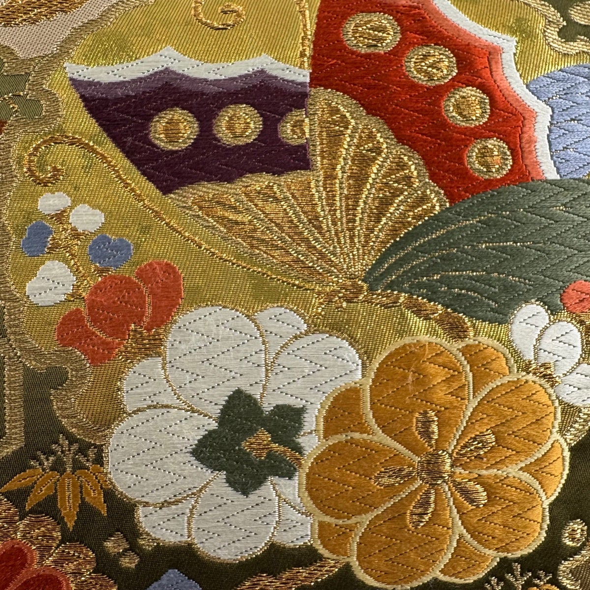 美品】 袋帯 秀品 落款あり 振袖向き 雪輪 草花 唐織 金糸 金色 六通