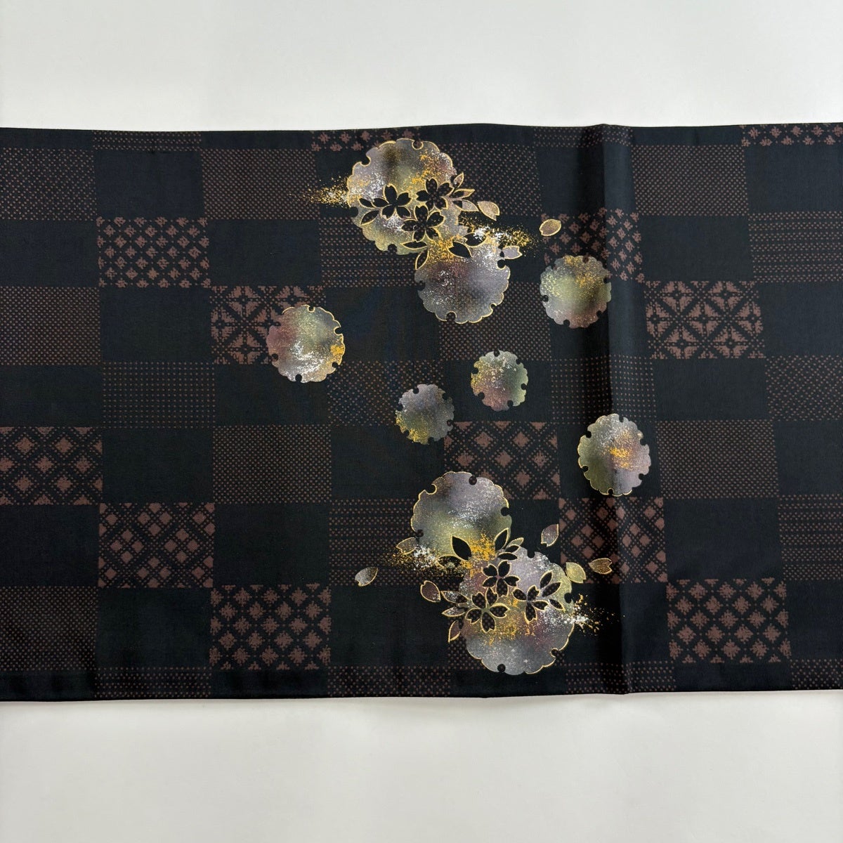 美品】 袋帯 秀品 雪輪 変わり市松 金銀彩 黒 お太鼓柄 正絹|中古 美品】 袋帯 秀品 雪輪 変わり市松 金銀彩 黒 お太鼓柄 正絹|中古