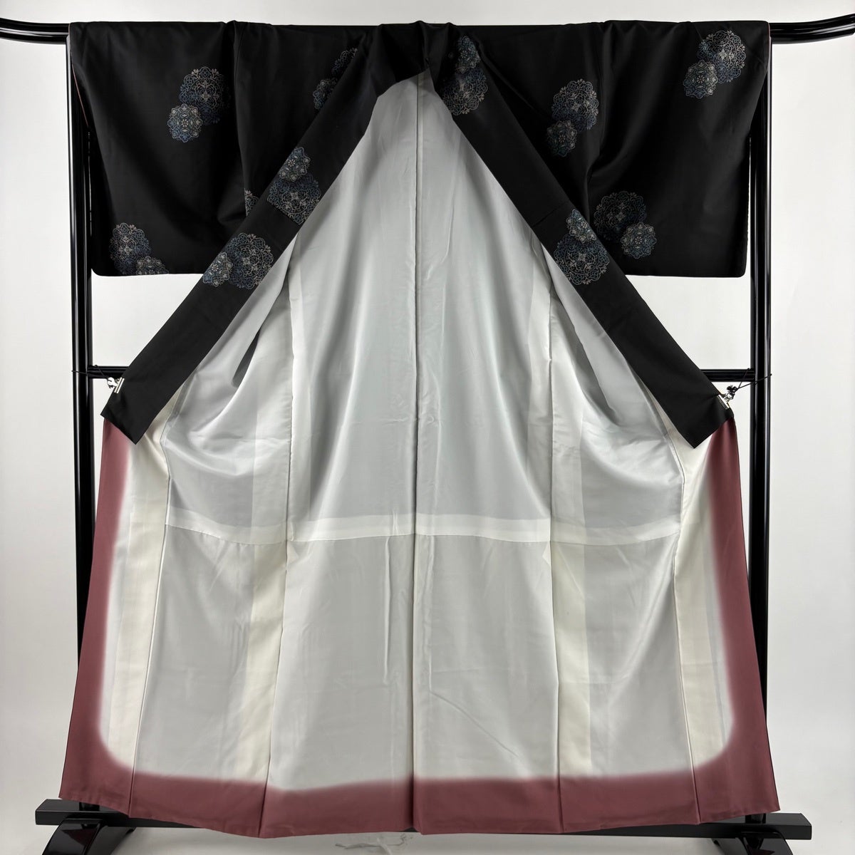 紬 身丈160.5cm 裄丈67cm M 袷 やまと 華文 黒 正絹 秀品｜中古・古着