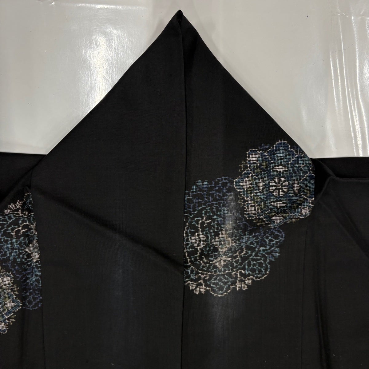 紬 身丈160.5cm 裄丈67cm M 袷 やまと 華文 黒 正絹 秀品|中古・古着 紬 身丈160.5cm 裄丈67cm M 袷 やまと 華文 黒 正絹 秀品|中古・古着