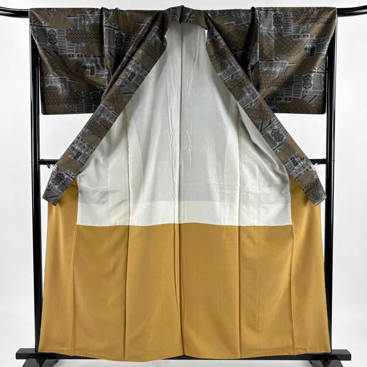 秀品 正絹 紬 落款 身丈161cm 手描き 季節草花文 亀甲 つむぎ 紬 身丈160cm 裄丈67.5cm L 袷 亀甲 幾何学模様 茶緑色 正絹 秀品