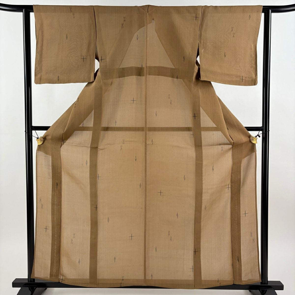 美品】 紬 身丈162cm 裄丈62cm S 袷 落款あり 十字絣 燕 薄黄 正絹 秀