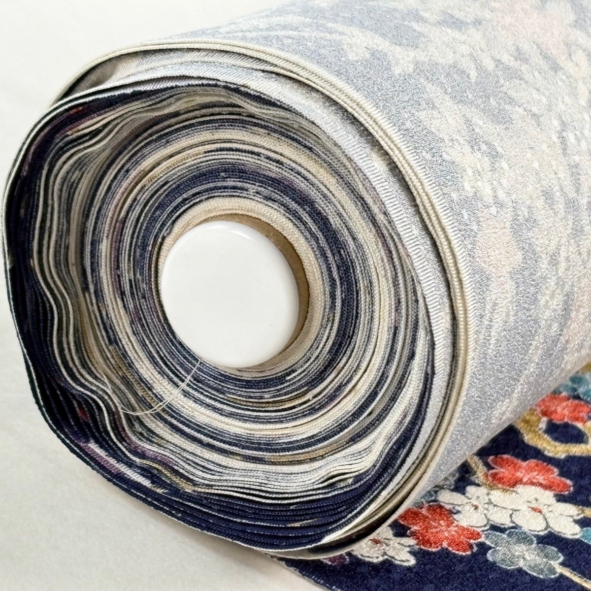 反物 秀品 菊 枝花 紺色 正絹｜中古・古着・リサイクル着物通販