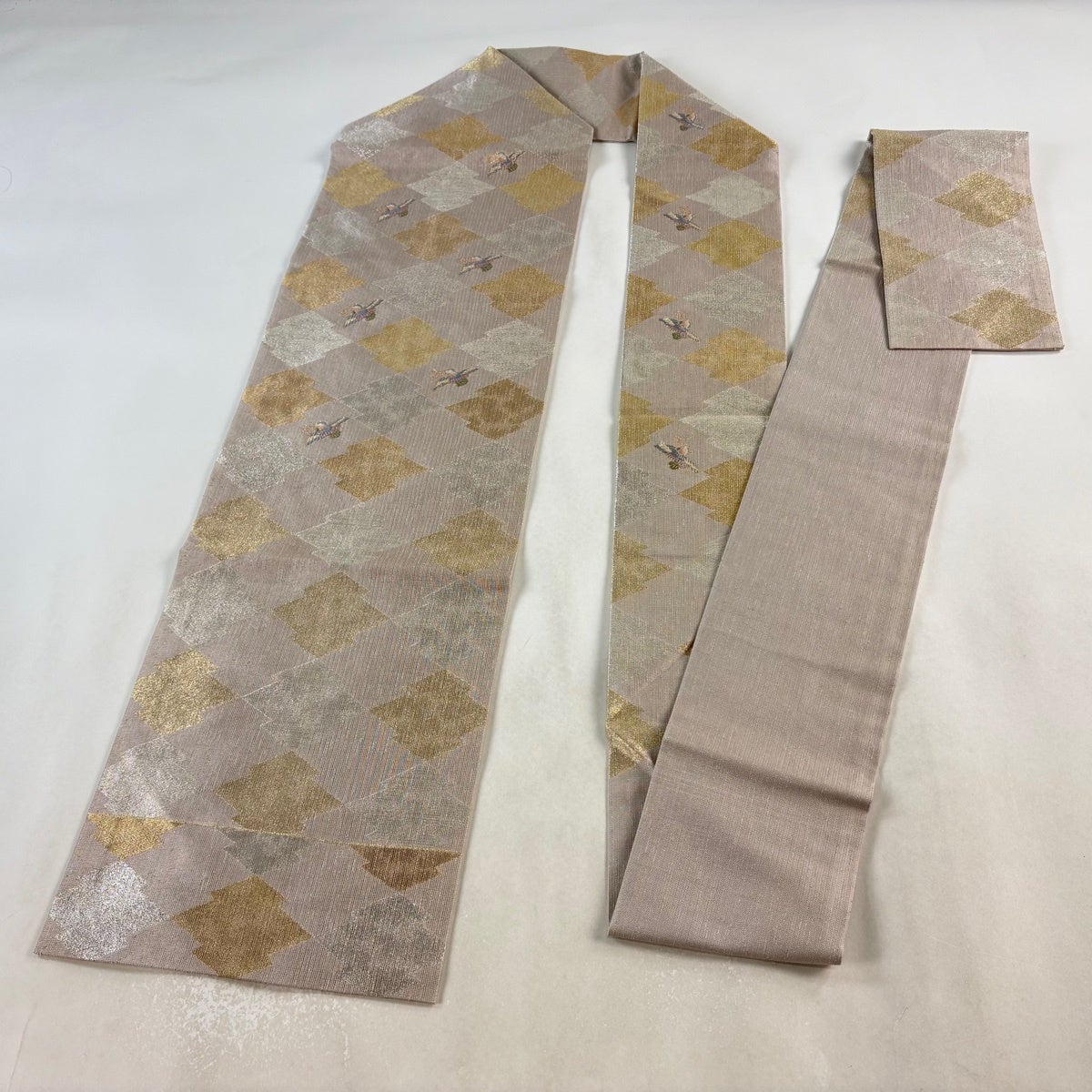 美品】 名古屋帯 逸品 松皮菱 花喰い鳥 金銀糸 箔 灰紫 正絹｜中古