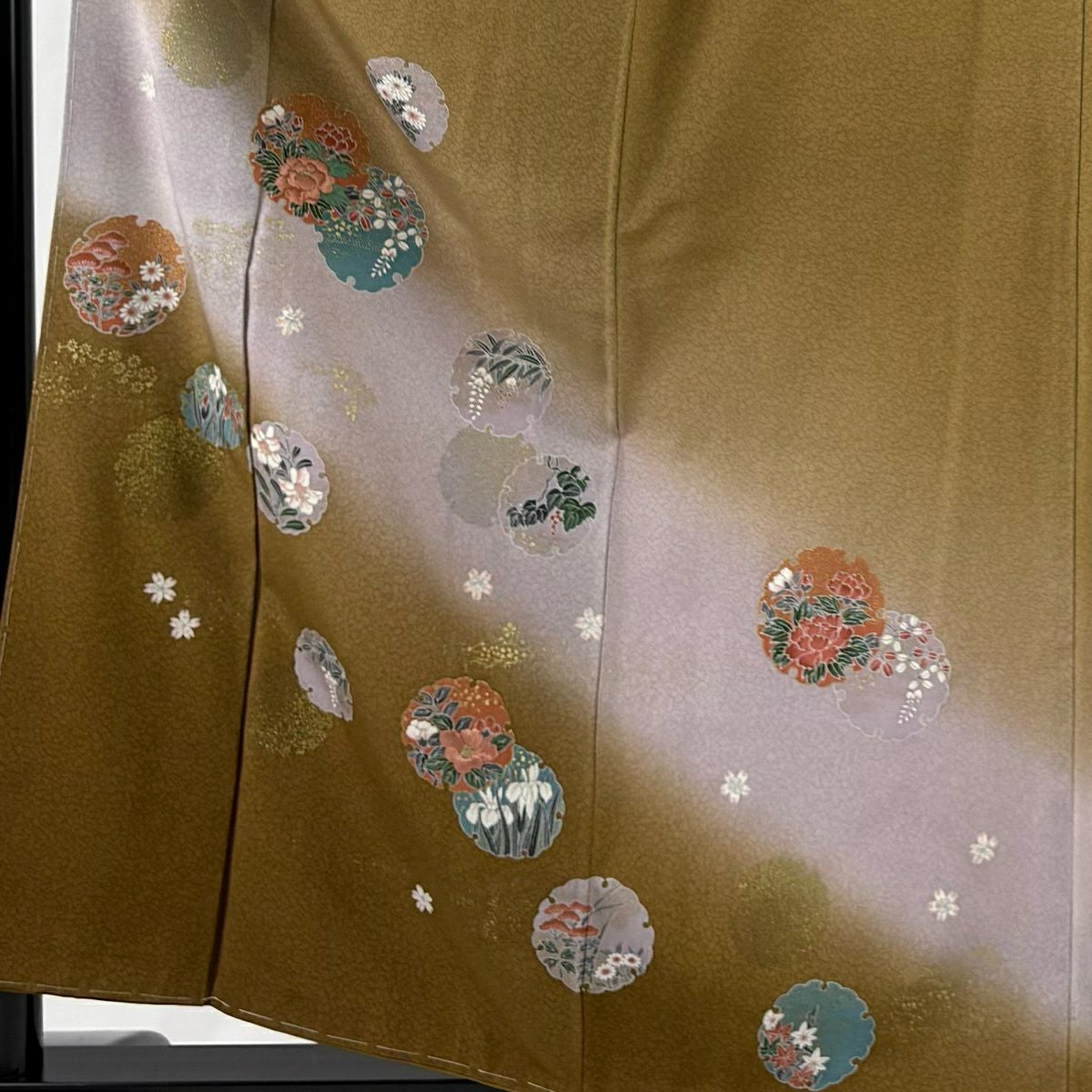 美品】 訪問着 身丈160cm 裄丈64.5cm M 袷 雪輪 草花 刺繍 金彩 茶色