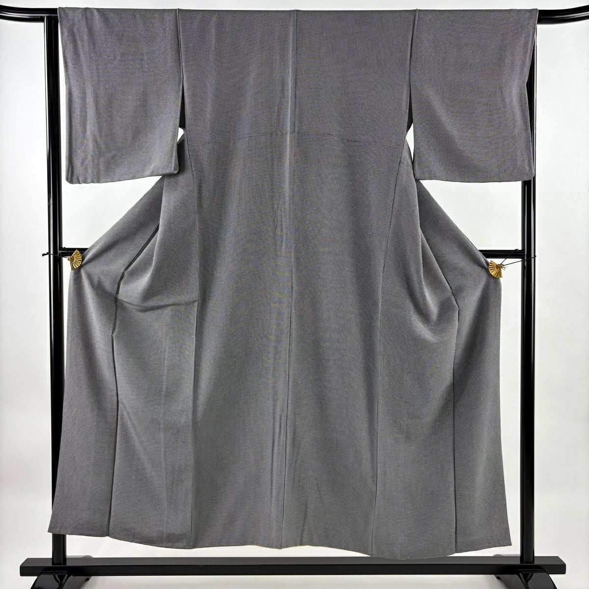 美品】 紬 身丈153cm 裄丈65cm M 袷 器物 花 黒 正絹 秀品｜中古・古着