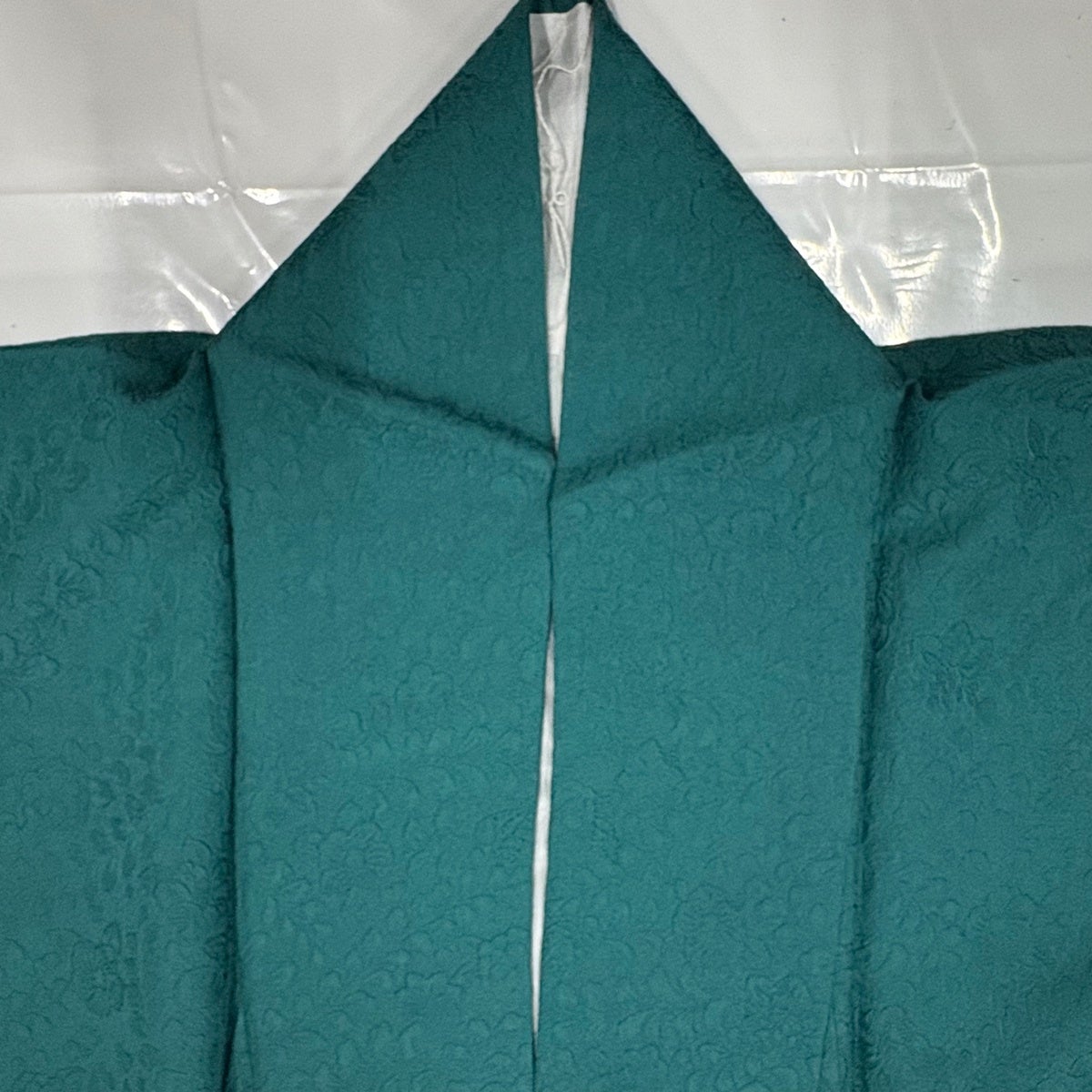 【美品】正絹 色無地 芥子色 地紋あり 身丈160cm 美品】 色無地 身丈160cm 裄丈68cm L 袷 地紋 青緑 正絹 秀品｜中古