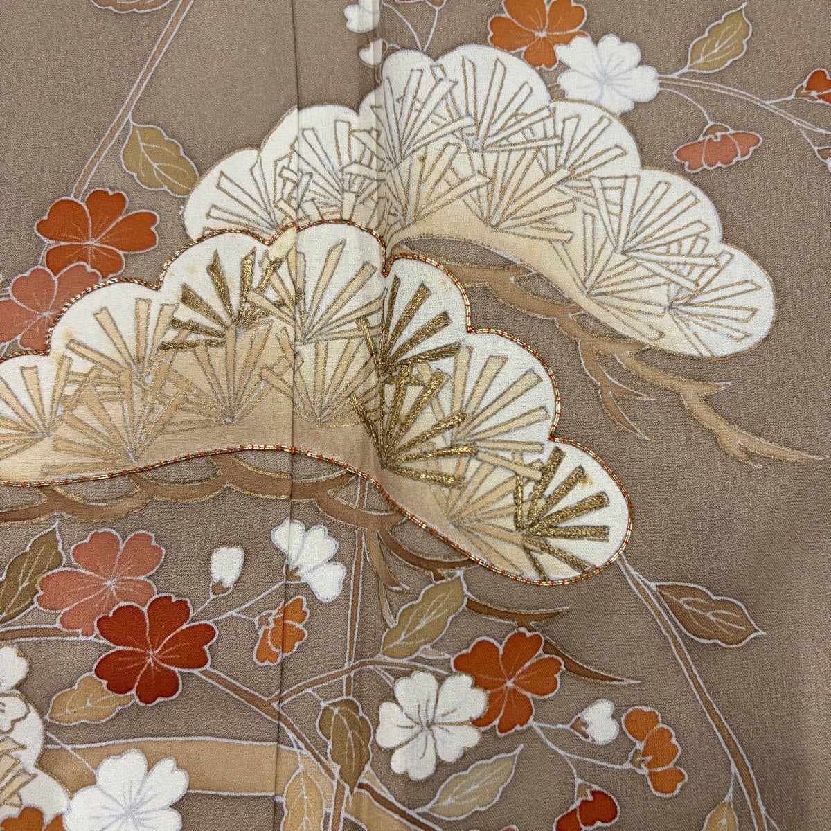 訪問着 身丈159cm 裄丈65.5cm M 袷 笠松 草花 金糸 金彩 薄茶色 正絹