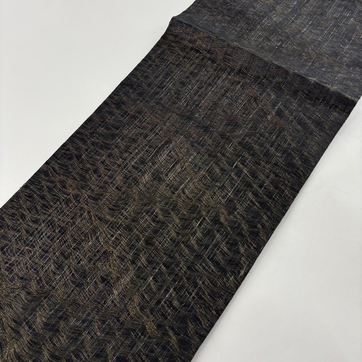 koushi様　袋帯　正絹　幾何学模様　お洒落 袋帯 秀品 幾何学模様 金銀糸 金彩 黒 お太鼓柄 正絹｜中古・古着