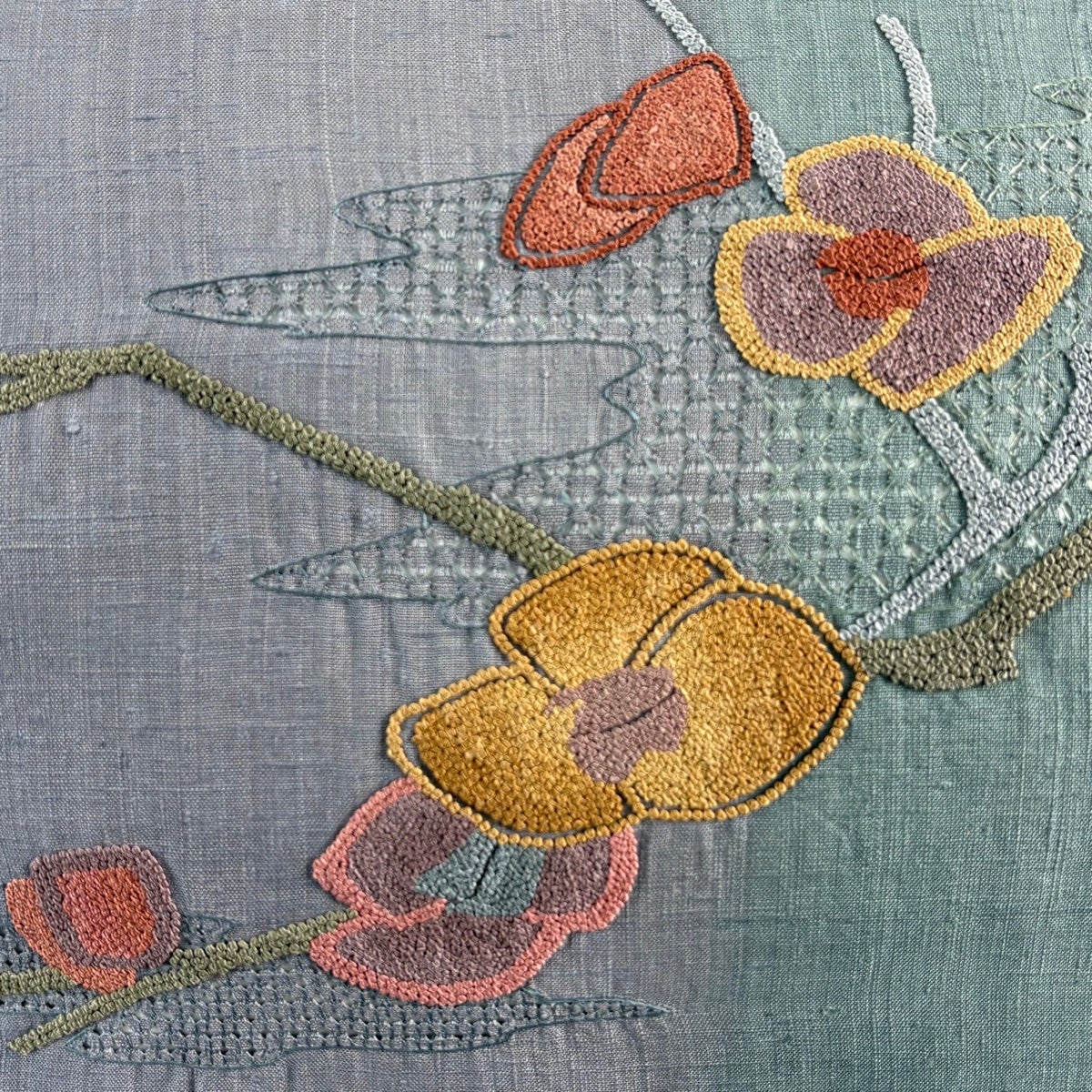 名古屋帯 秀品 紬地 関西仕立て 枝花 相良刺繍 灰紫 正絹｜中古・古着